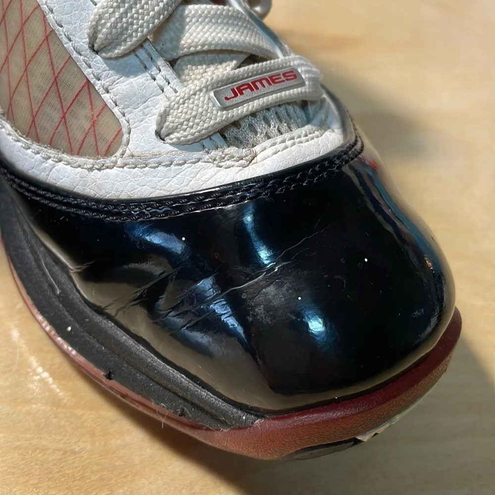 2009 Nike Air Max LeBron James VII Sneakers - White/Black/Varsity Red